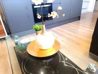 4beds, 2 bedrooms Contractor,Parking - 7