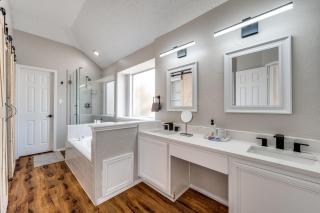 6 Bedroom Home with Pool, Centrally Located - 9