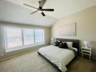 6 Bedroom Home with Pool, Centrally Located - 5