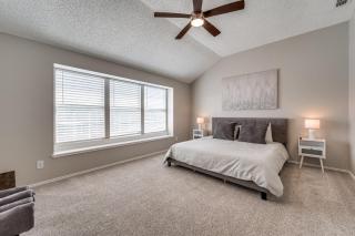 6 Bedroom Home with Pool, Centrally Located - 4