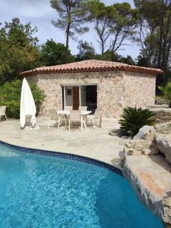 Charmant studio vue piscine idéal en couple, calme et détente assurés - 0