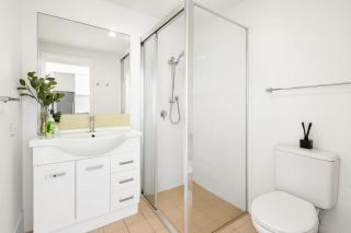 901 - Perfect Penthouse - With Free Parking - 3