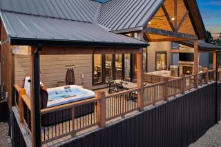 Bright Cabin w Spa + Mountain Views Sleeps 12 - 8