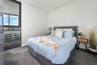 Worth - Happy Honeysuckle - Free Internet - 9