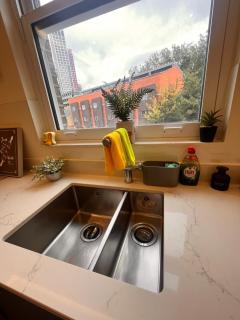 Spacious 2Bedroom flat ,sleeps 9, perfect for contractors,families,groups - 7