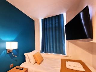 Bath Road Apartments - 3
