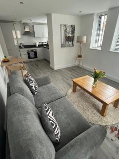 Modern Flat in central Lichfield & secure parking - 0