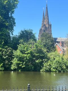 Modern Flat in central Lichfield & secure parking - 8