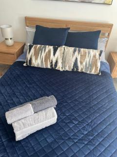 Modern Flat in central Lichfield & secure parking - 6