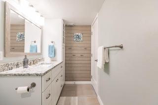 Renovated and Spotless Across From Beach Heated Pool Hot Tub - 2