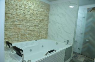 Casa jardin completa con parqueadero privado - 1