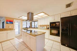 Relaxing Tampa Abode with Screened Lanai and Pool - 2