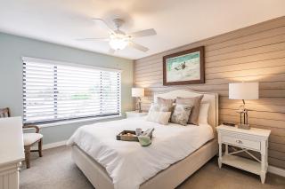 Renovated and Spotless Across From Beach Heated Pool Hot Tub - 4