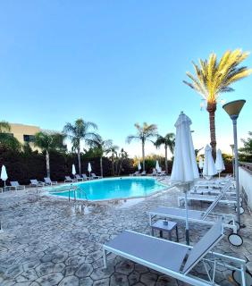 Seasons Retreat with pool and gym-2BR - 8