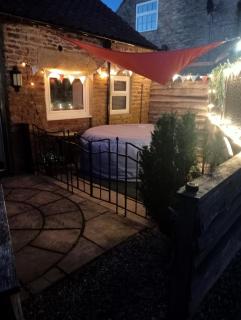 Larch Cottage Ruston with hot tub, dogs go free - 7
