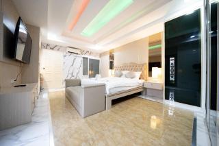 Wonderland Amethyst 5 Bedroom Luxury Villa - 1