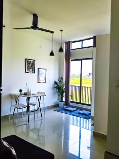 Saya's Abode - Railview Suites - 3