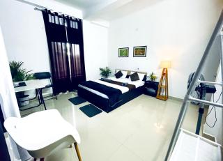 Saya's Abode - Railview Suites - 5