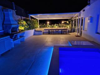 Soleado, gran terraza, piscina privada - 0