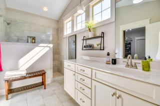 Hike, Dine and Explore Asheville Black Mtn Getaway! - 1