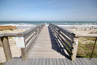 Pelican Watch 8a, Lakefront Villa with Pool and Short Easy Flat Walk to Beach - 8