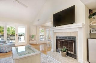 Pelican Watch 8a, Lakefront Villa with Pool and Short Easy Flat Walk to Beach - 4