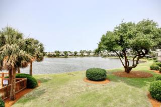 Pelican Watch 8a, Lakefront Villa with Pool and Short Easy Flat Walk to Beach - 1