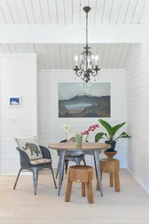 Scandinavian Cottage by the Sea, Close Walk to Ferry and Town - 4