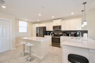 High End Apartment In Storey Lake Resort With Great Amenities 10 Miles To Disney! - 4