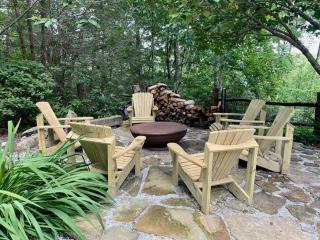 WINE DOWN at our Cozy Highlands Mountain Retreat - 5