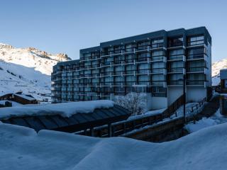 Appartement rénové avec balcon, proche pistes et commerces - FR-1-502-372 - 4