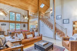Lazy Bear Lodge · Spacious 6BR Lodge with Chef's Kitchen, Hot Tub, Golf Views and more - 5