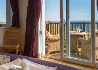 Spacious holiday home with stunning sea views - 6