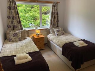 Spacious holiday home with stunning sea views - 3