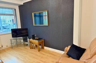 3-Bedroom House in Warrington with Free Parking Ideal for Contractors and Family Stays - 8