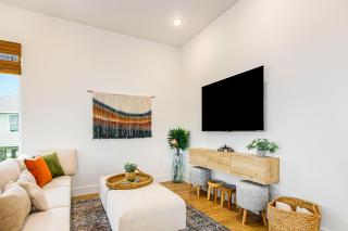 Prime Steps to Beach Large Deck Modern - 7