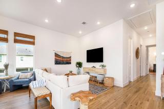 Prime Steps to Beach Large Deck Modern - 5