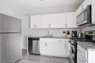 Charming 2-bedroom Retreat Comfort Meets Style - 9