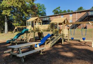 Charming 2-bedroom Retreat Comfort Meets Style - 5