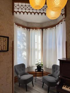 Second Floor Apartment in Victorian House - 5