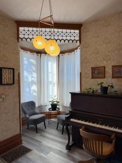 Second Floor Apartment in Victorian House - 3