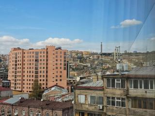 Chic 1BR Cascade Views & Near Opera - 1