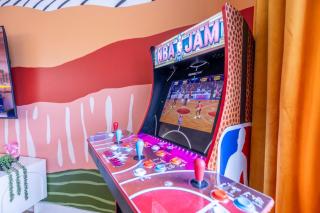 Movie Theater and Mini Golf with 2 King Beds - 4