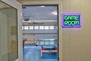 Pool House on Ponce De León - 2