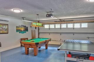 Pool House on Ponce De León - 1