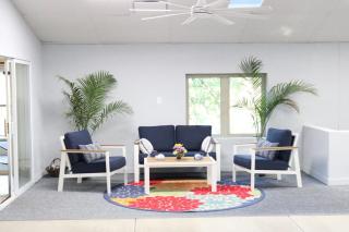 Pool House on Ponce De León - 4