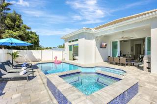 Sand Dollar Retreat New 4BR w/ Pool, Spa & Walk to Vanderbilt Beach - 7