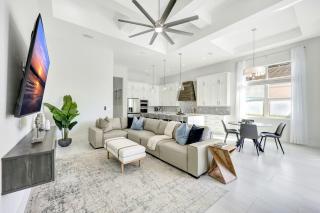 Sand Dollar Retreat New 4BR w/ Pool, Spa & Walk to Vanderbilt Beach - 5