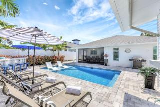 Magnolia Manor 4 bdrm Private Heated Pool Vanderbilt Beach & Mercato - 0