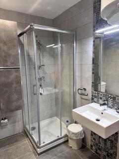 Quiet Private Suite & Room in Spinola Bay Central Near Beaches - Shared Apt - 6